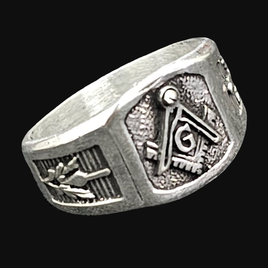 Masonic Ring with Shovel and Plumb Bob in Silver, Masonry Art. 92 - Bricks Masons
