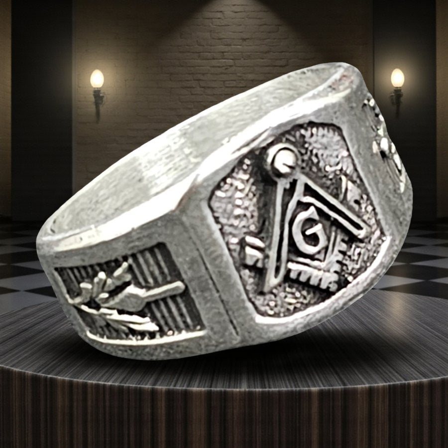 Masonic Ring with Shovel and Plumb Bob in Silver, Masonry Art. 92 - Bricks Masons