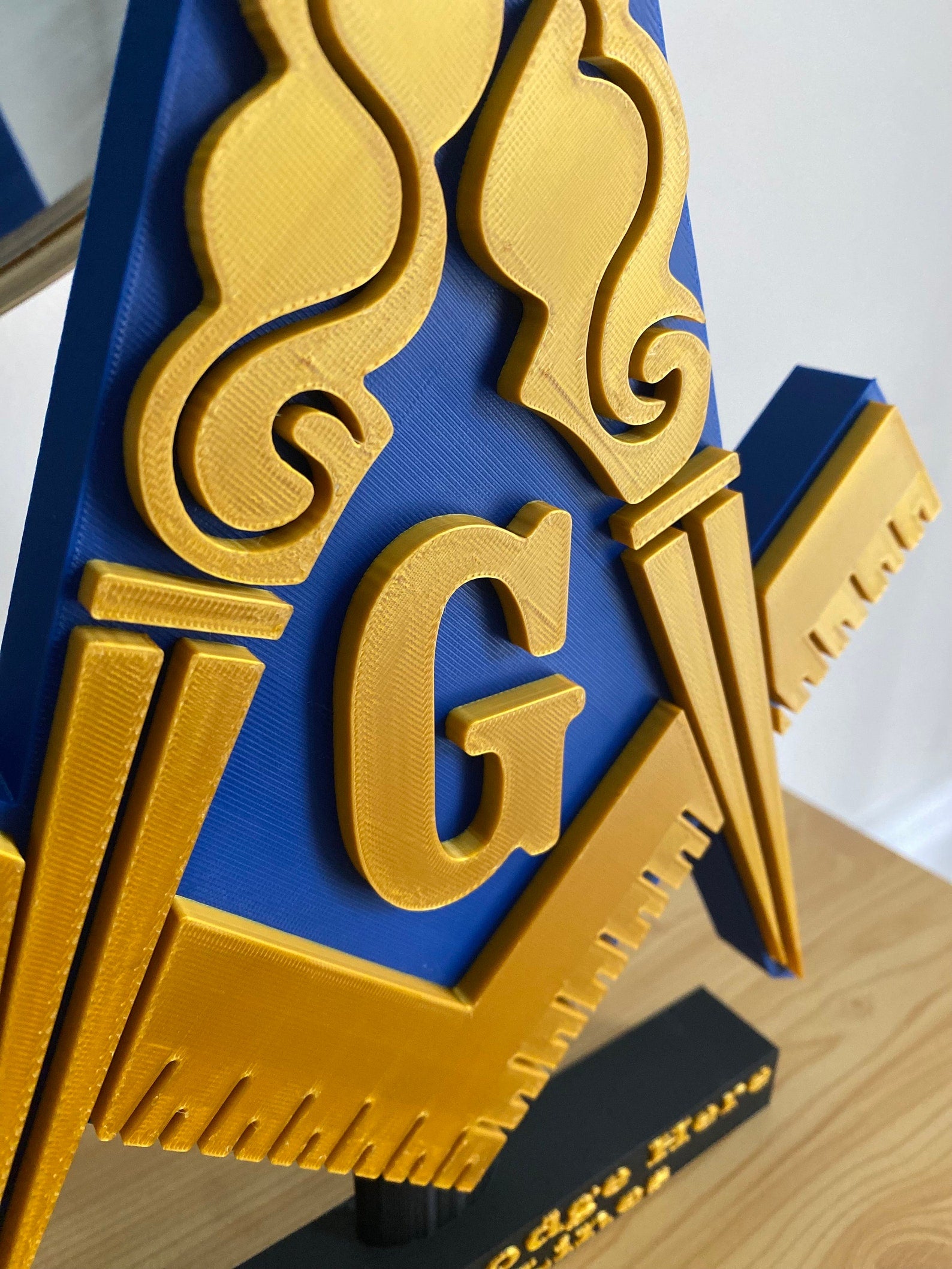 Master Mason Blue Lodge Desk Sign - Personalizable 11” 3D Freemasonry Masonic Crest - Bricks Masons