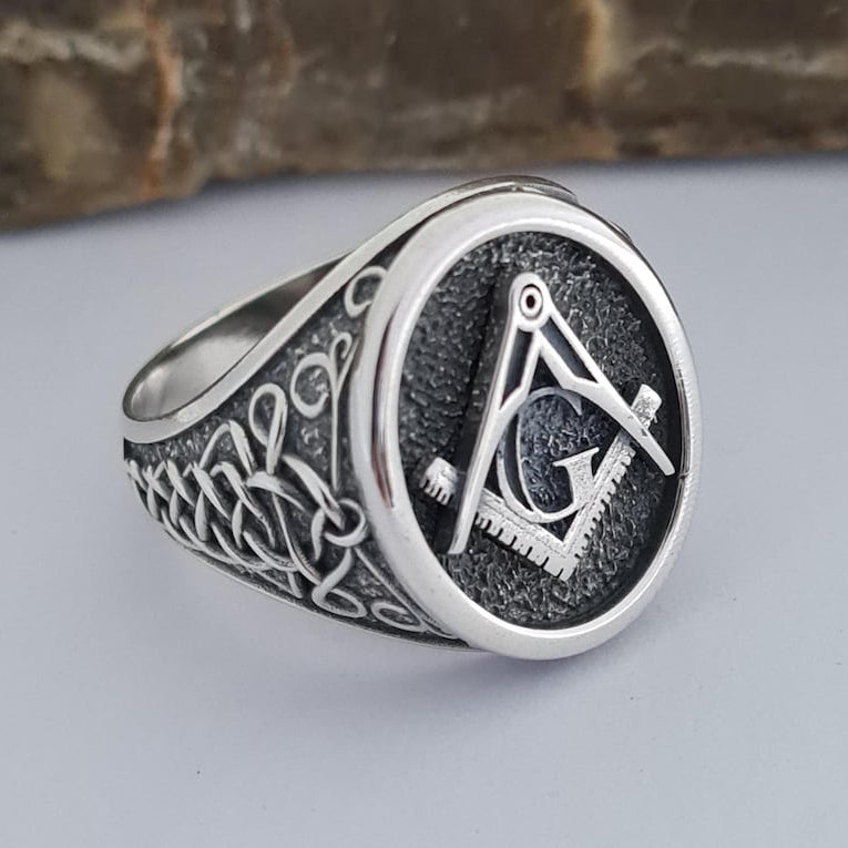 Master Mason Blue Lodge Ring - Compass & Square, Black Onyx - Bricks Masons