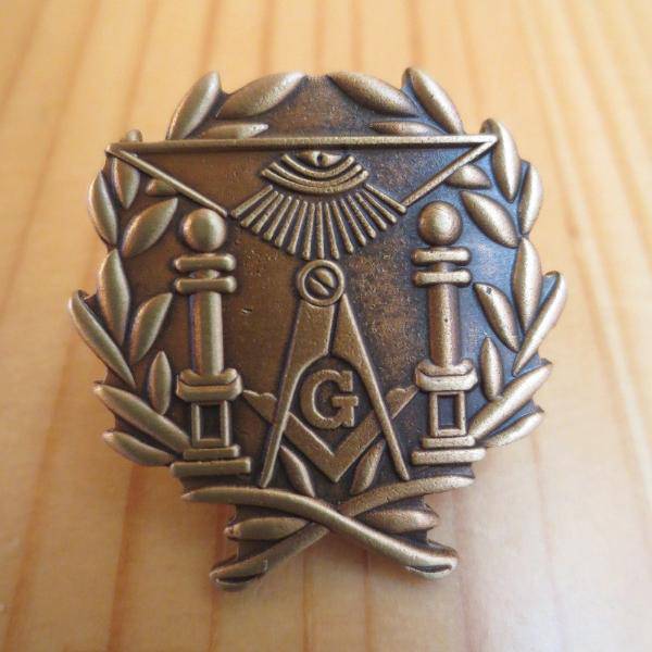 Master Mason Blue Lodge Lapel Pin - Brass Pillars